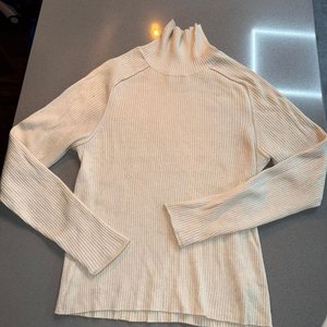 Lote siguiente: Polera de Mujer Talle M/L Color Crudo