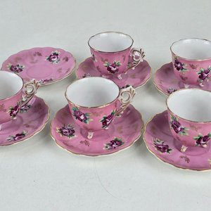 Juego de 5 Tazas y Platos de Porcelana Rosa con Flores Doradas - imagen 2