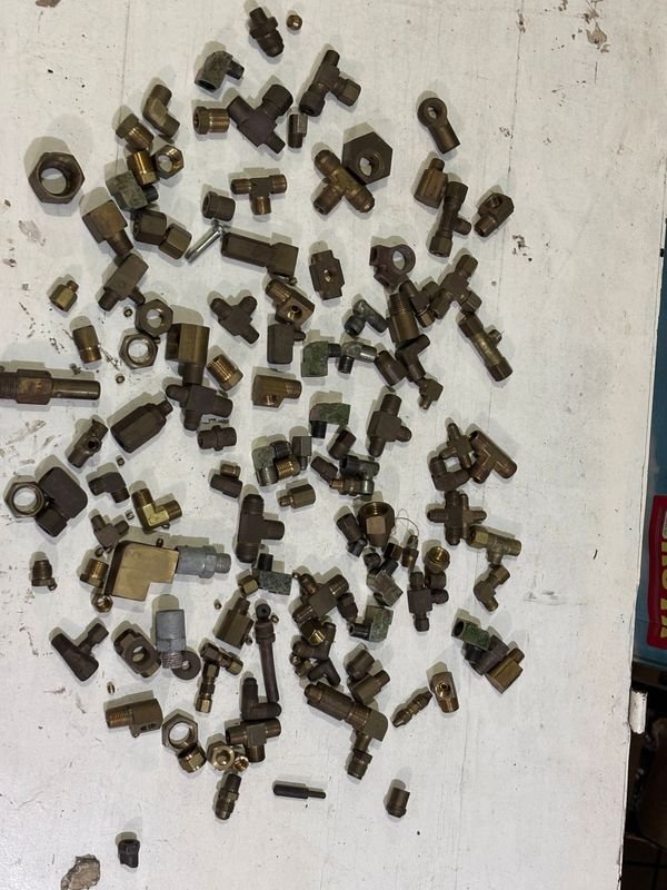 Lote de 150 Piezas de Conexiones de Bronce para Tuberías
