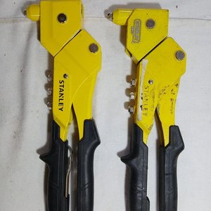 Lote de 9 Herramientas Usadas: Trinchetas, Remachadoras y Sisallas - imagen 3