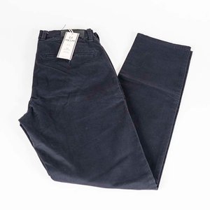 Lote siguiente: Pantalón de Gabardina 70B-Lab England Talle 28 con Etiqueta