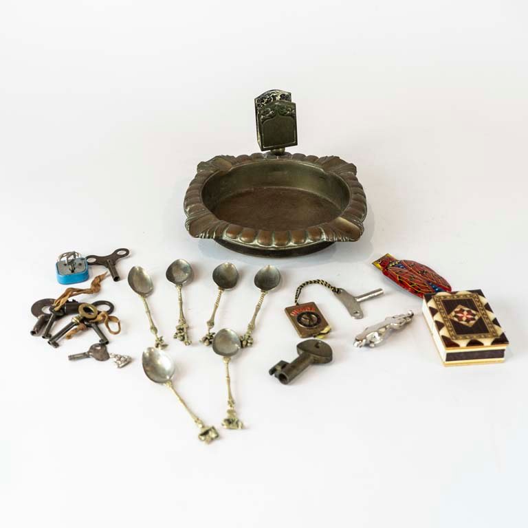 Lote anterior: Cenicero de bronce para la mesa - Accesorio de plata y otros