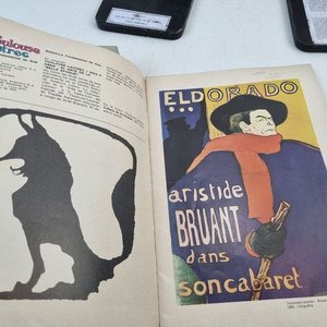 Placa Decorativa Relieve, Libro Toulouse Lautrec y Engrampadora Rexel - imagen 4