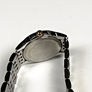 Reloj Pulsera Bulova para Dama con Malla Metálica y Detalles Dorados - imagen 4