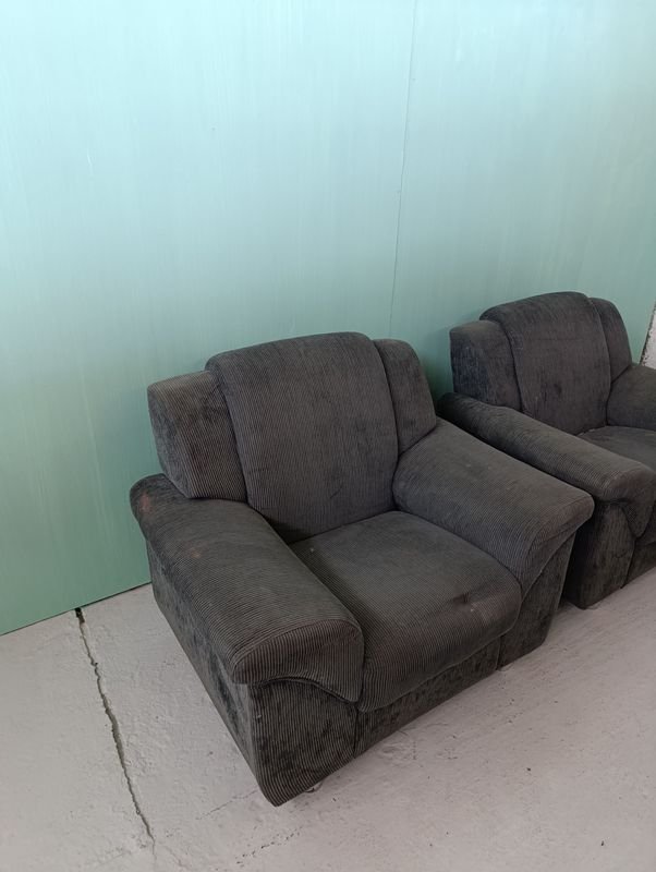 Sillón de cuero en buen estado - imagen 3