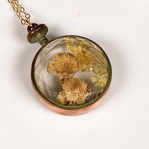 Lote de 6 Piezas de Bisutería: Cadenas Enchapadas, Colgantes, Anillo y Prendedor - imagen 4