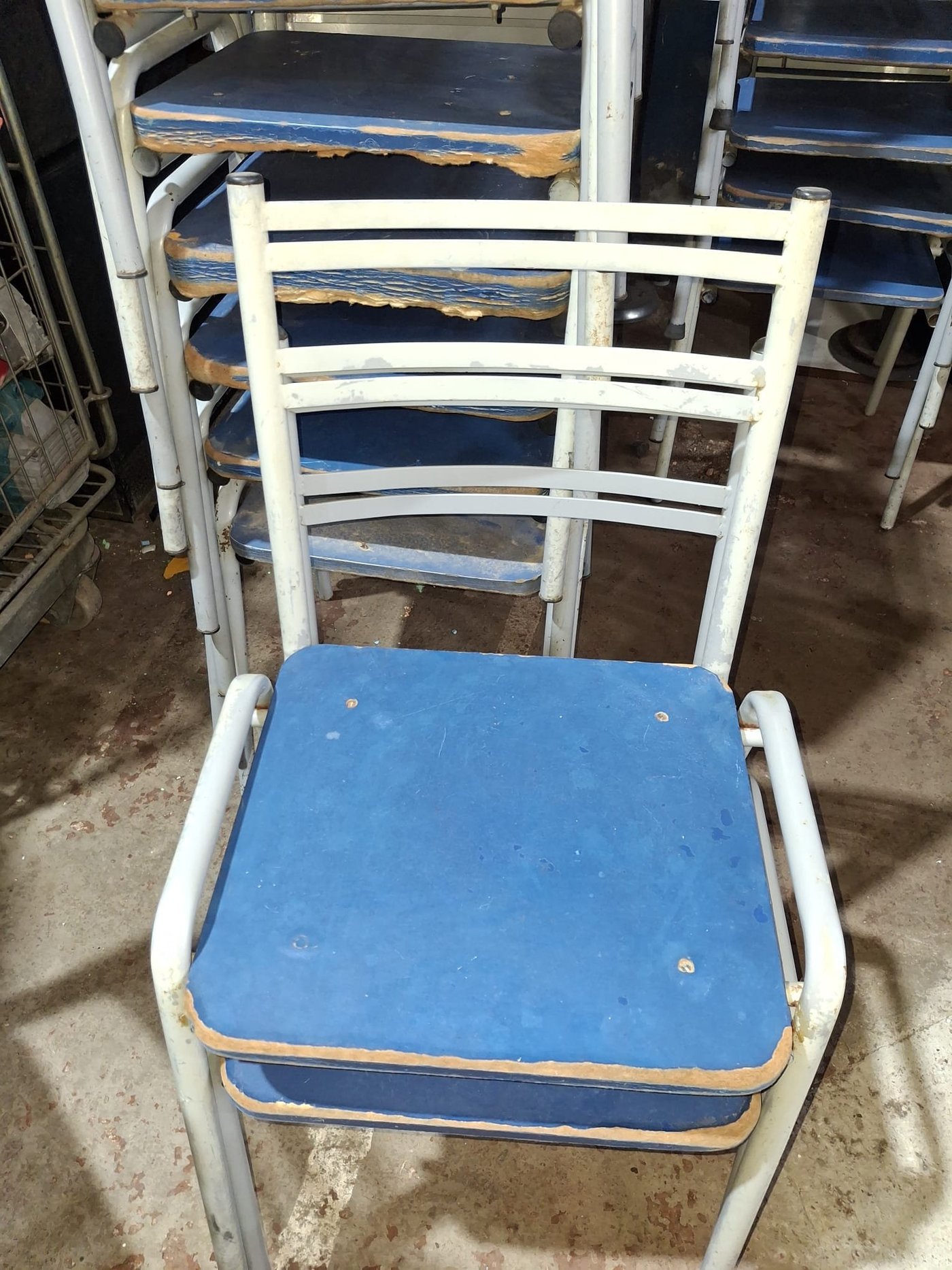Sillas Metálicas con Asiento y Respaldo Azul