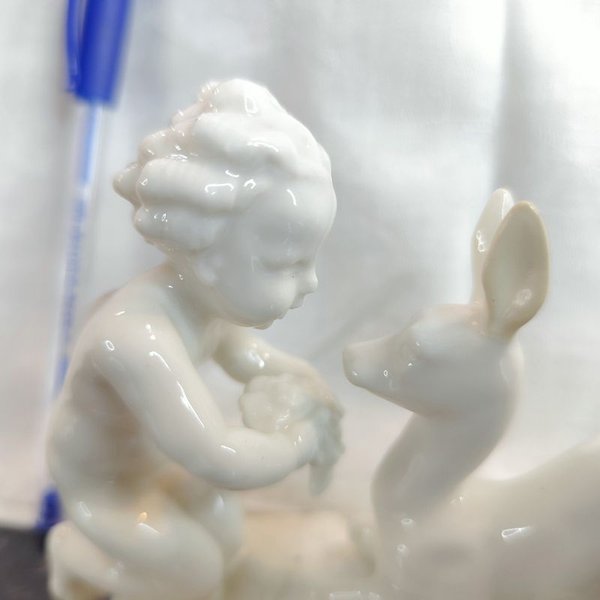 Figurita de porcelana alemana firmada TUTTER con ciervo - imagen 2