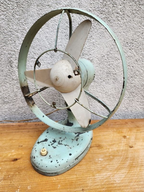 Ventilador de Mesa Vintage de Hierro y Luz