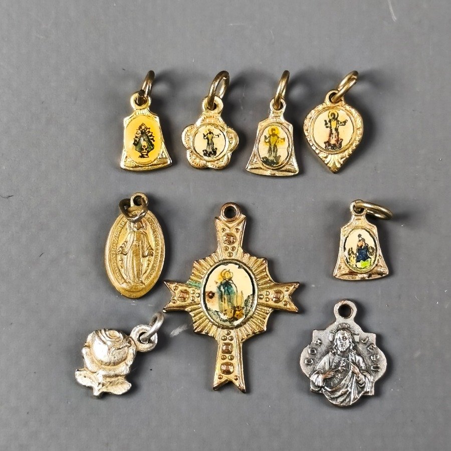 Item 16401 - Image 2