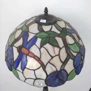 Lámpara de Pie Estilo Tiffany con Vitral de Libélulas y Flores - imagen 6