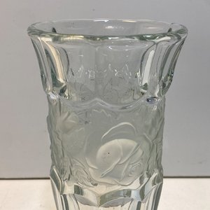 Dos Floreros de Vidrio: Cristal Tallado y Vidrio Moldeado con Relieve Floral - imagen 6