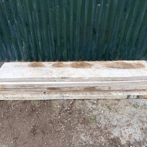 Lote siguiente: 5 Tablones de Pino para Construcción o Carpintería
