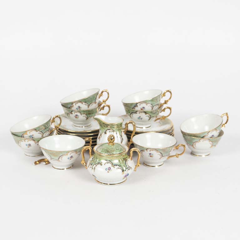 24 Piezas juego de té de porcelana Bavaria, verde y blanco con borde dorado, 1 asa con averia - Medidas: Taza de té: 10x6cm