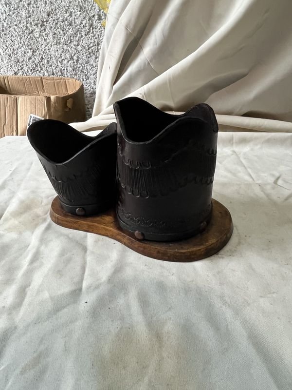 Zapatos de cuero repujados con base de madera - imagen 6