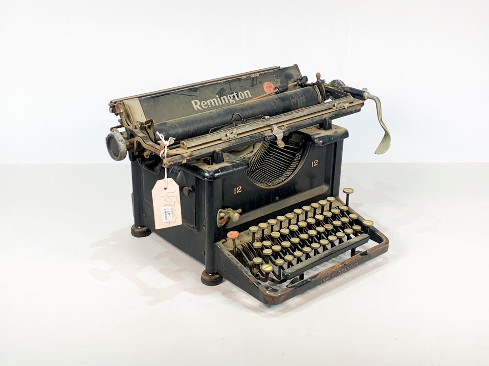 Lote anterior: Máquina de escribir antigua Remington con detalles