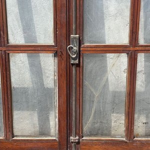 Abertura de Madera Antigua con Vidrios Repartidos - imagen 3