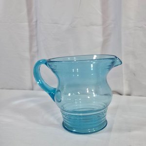 Lote siguiente: Jarra de Vidrio Azul Transparente