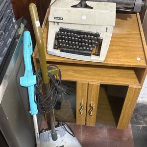 Lote anterior: Bordeadora Eléctrica Liliana y Máquina de Escribir Antigua