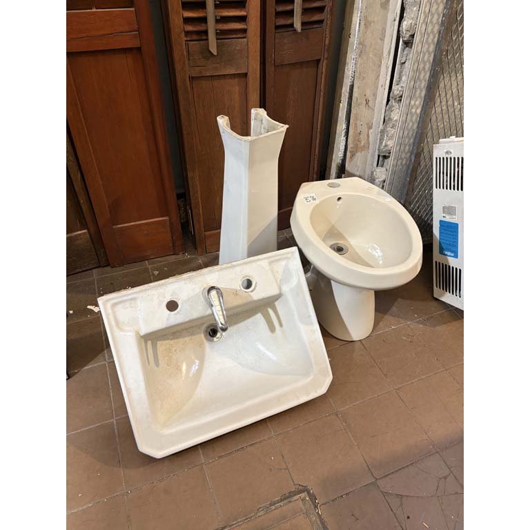 Item 2102501 - Image 0