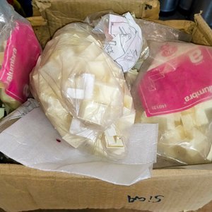 Caja con Tomas Eléctricos Blancos y Artículos Luminosos Varios - imagen 4