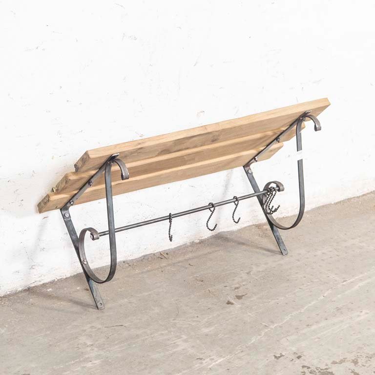 Lote siguiente: Ganchera de madera y hierro para almacenamiento