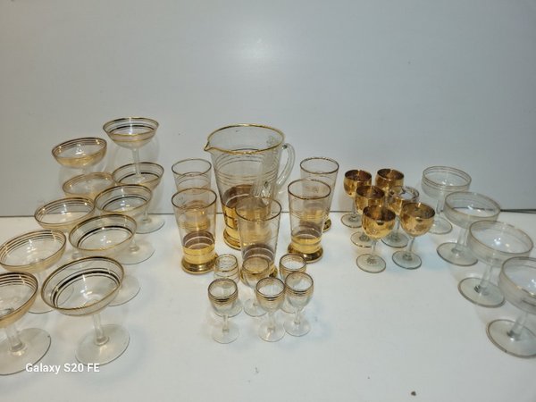 Juego de Cristalería Fina Decorada con Dorado: Jarra, Vasos, Copas y Licoreras - imagen 1