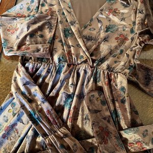 Vestido de Jersey con Escote en V y Estampado Floral - imagen 6