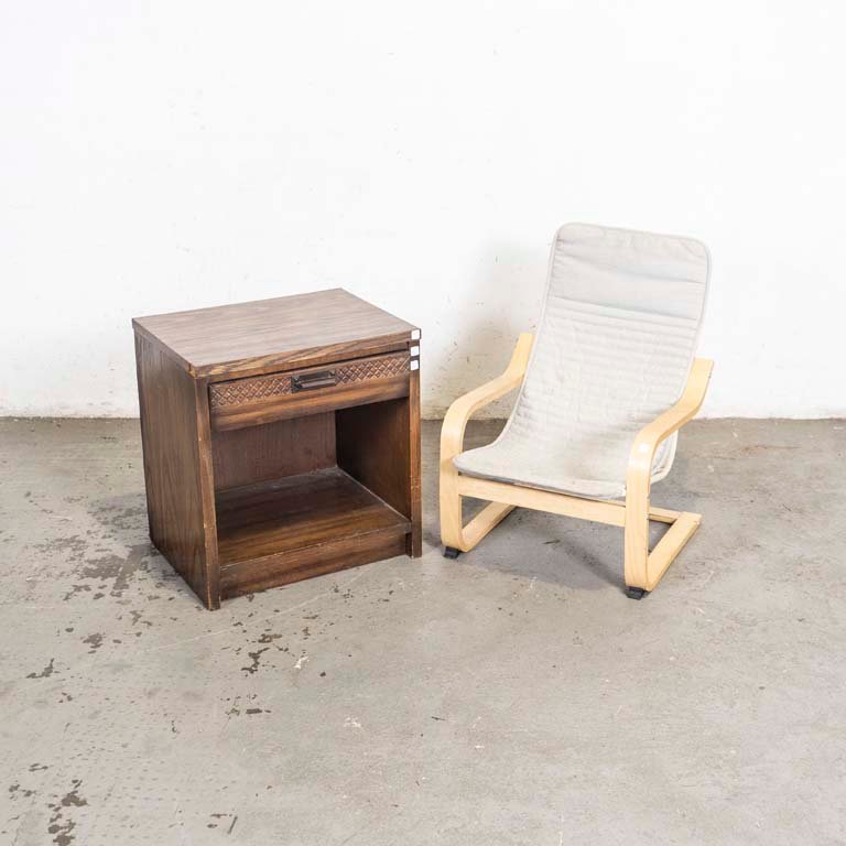 Lote siguiente: Mesa de luz y sillón flex de niño para decorar el hogar