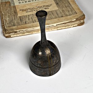 Lote de 2 Libros Antiguos y 2 Campanillas de Metal - imagen 4