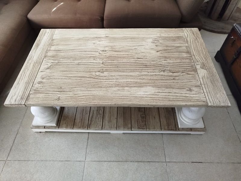 Mesa Ratona de Madera con Sofá y Accesorios - imagen 6