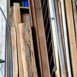 Lote siguiente: Tres Vigas Metálicas Oxidadas de 300-340 cm
