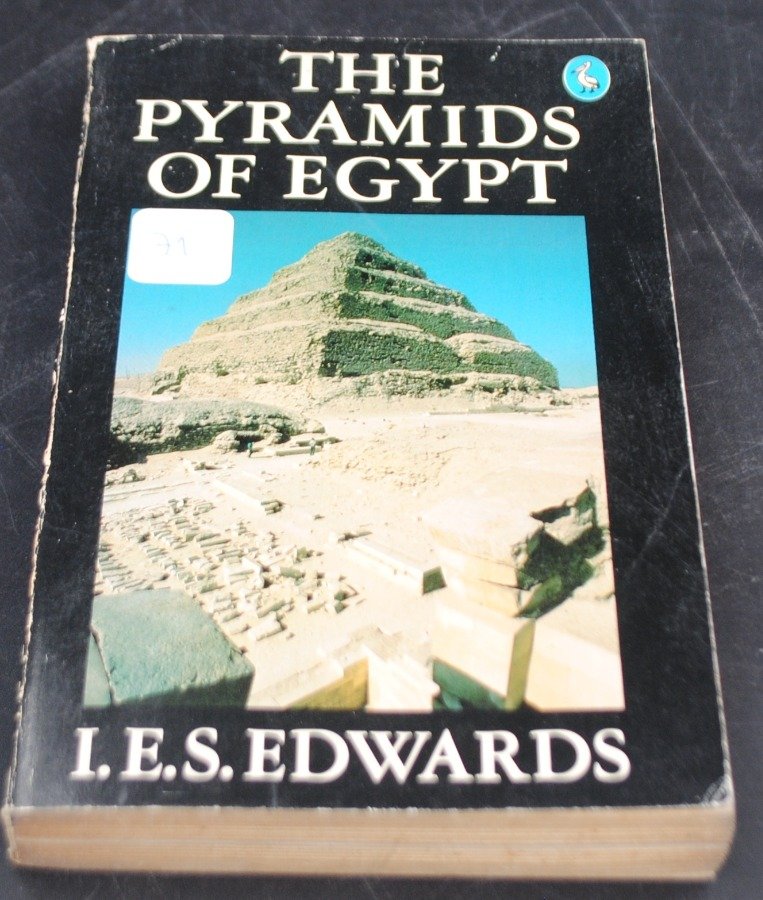 Lote anterior: Libro sobre las pirámides de Egipto