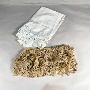 Centro de Mesa y Mantel Pequeño Bordados a Mano - imagen 2