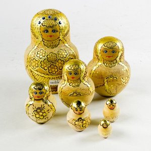 Muñecas Mamushka de Madera Doradas con Detalles Florales - imagen 1