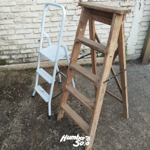 Dos escaleras metal y madera - imagen 1