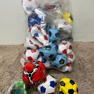 Lote anterior: Lote de 40 Pelotas de Fútbol de Colores Variados