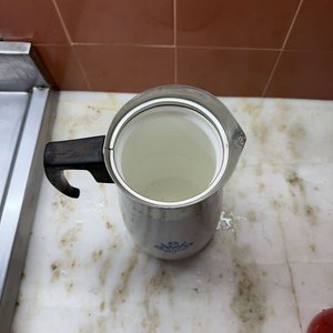 Lote de Jarras y Botellas: Roja, Cantimplora Plus, Vidrio y Térmica Blanca - imagen 7
