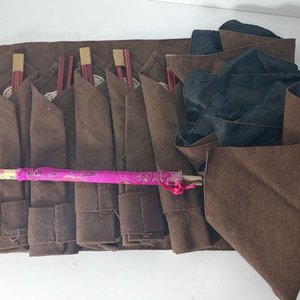Lote anterior: Juego de Palillos Orientales con Funda y Individuales Bordados
