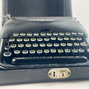 Máquina de Escribir Antigua Remington Rand con Estuche Negro - imagen 4