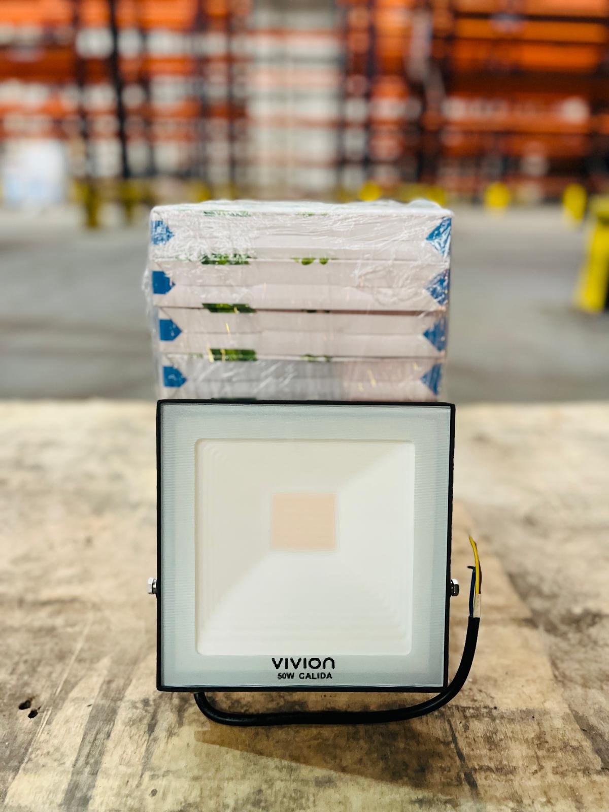 Focos LED VIVION Luz Cálida 50W (Pack x9)