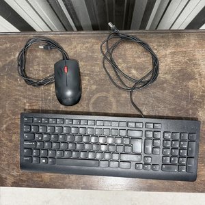 Teclado y Mouse Lenovo Negros con Cable - imagen 1