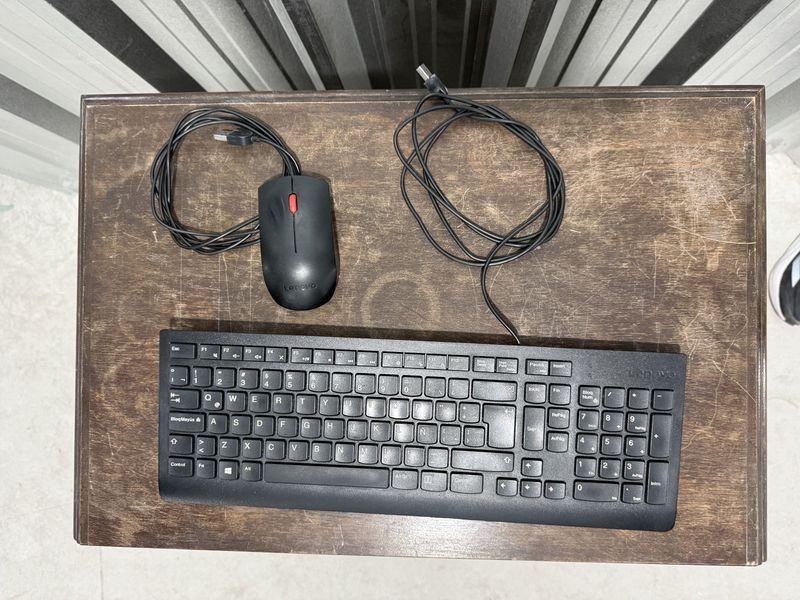 Teclado y Mouse Lenovo Negros con Cable