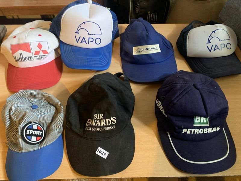 Lote siguiente: Lotes de gorras variadas diseños