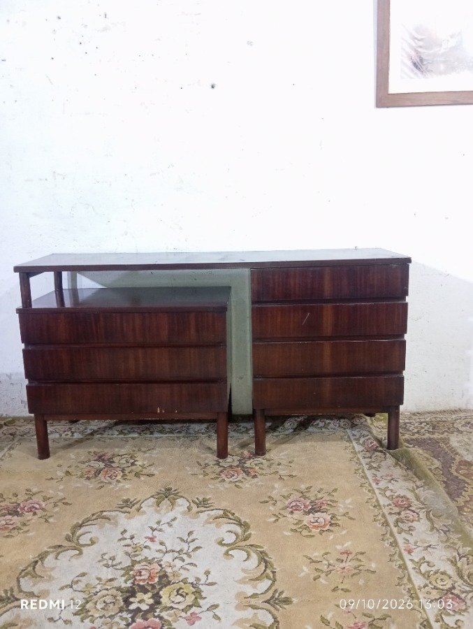 Cómoda Extensible de Madera Oscura con 7 Cajones