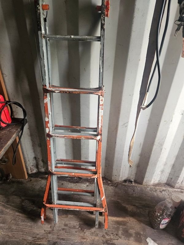 Escalera Metálica Plegable y Extensible Naranja y Gris