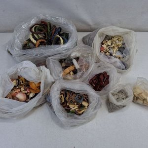Lote anterior: Lote de Componentes para Bijouterie Artesanal: Brazaletes, Dijes y Piezas Varias