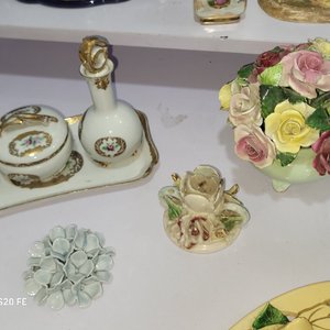 Lote de Adornos Decorativos Variados: Candelabros, Figuras, Reloj y Más - imagen 5