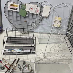 Exhibidores Metálicos y Relojes Variados - imagen 1