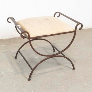 Lote anterior: Banqueta Romana de Hierro con Asiento Desmontable y Detalles
